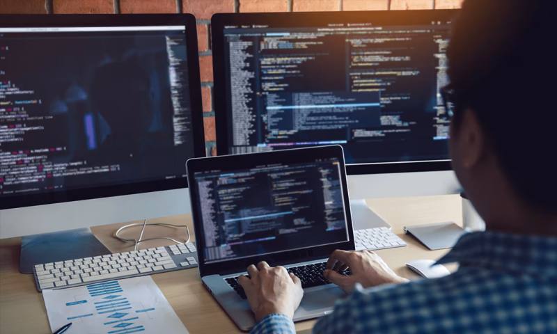 数据科学选型:R与Python如何赋能桥东区网站建设?